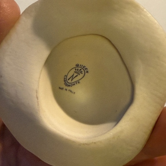 Vintage Queen Capodimonte Made in Italy Elegant Cream Porcelain Hat with Flowers - Picture 10 of 10